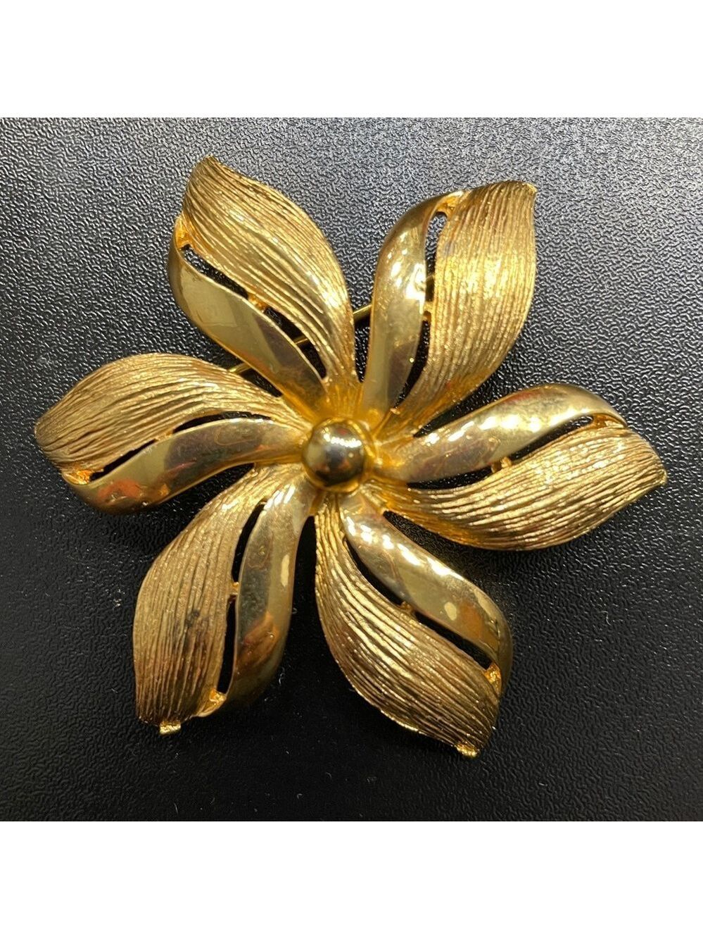 ROGET Vintage 1980s Gold Tone Floral Brooch Textured with Pearl Center